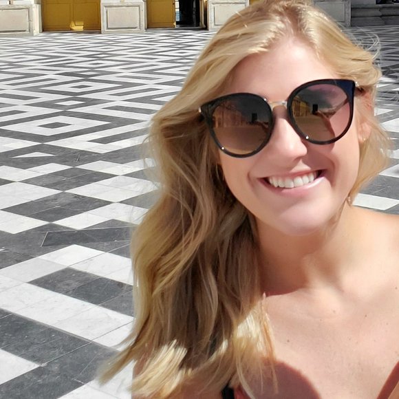 Meet your Posher, Whitney - Picture 1 of 1